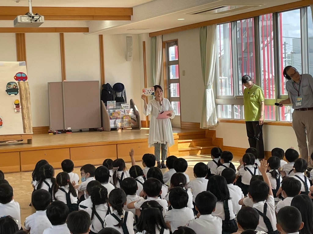 幼稚園 絵本読み聞かせ